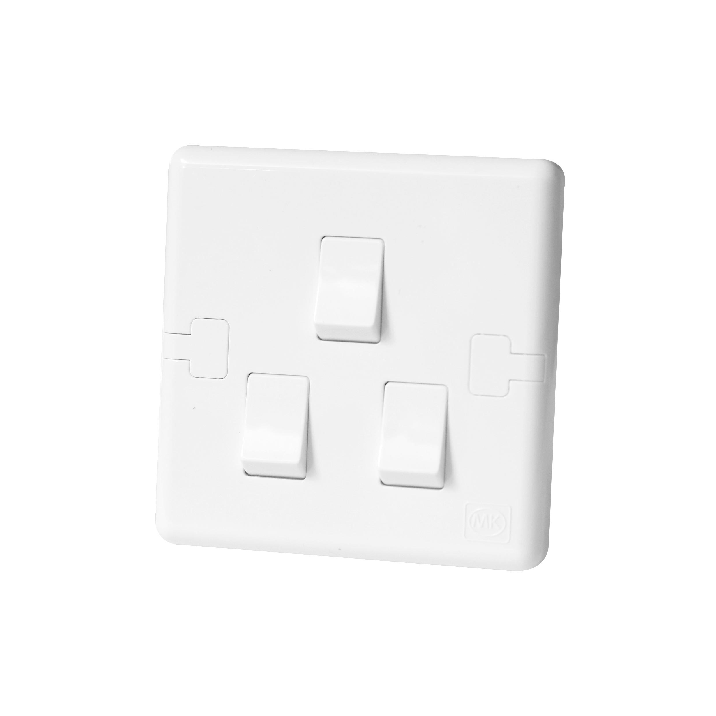 Switch 3Gang 1Way MK Honeywell Ecore